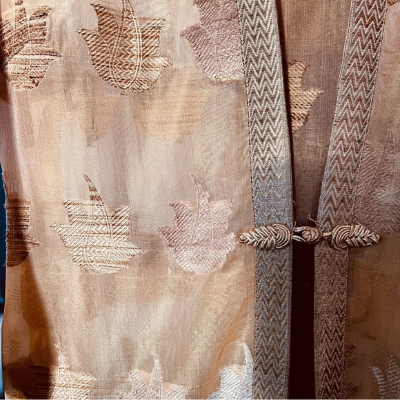 Gold organza jacket by designer Mallika Mathur with butas in size 14 - Picture 4 of 6